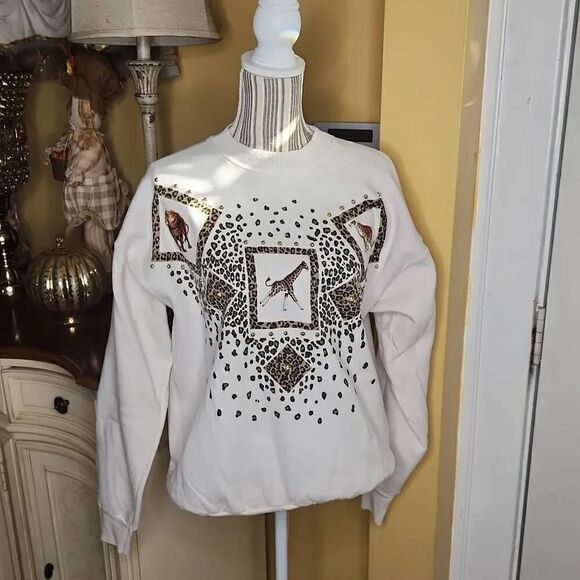 Vintage embroidered Leopard print cream sweatshirt women's size M - Picture 1 of 10